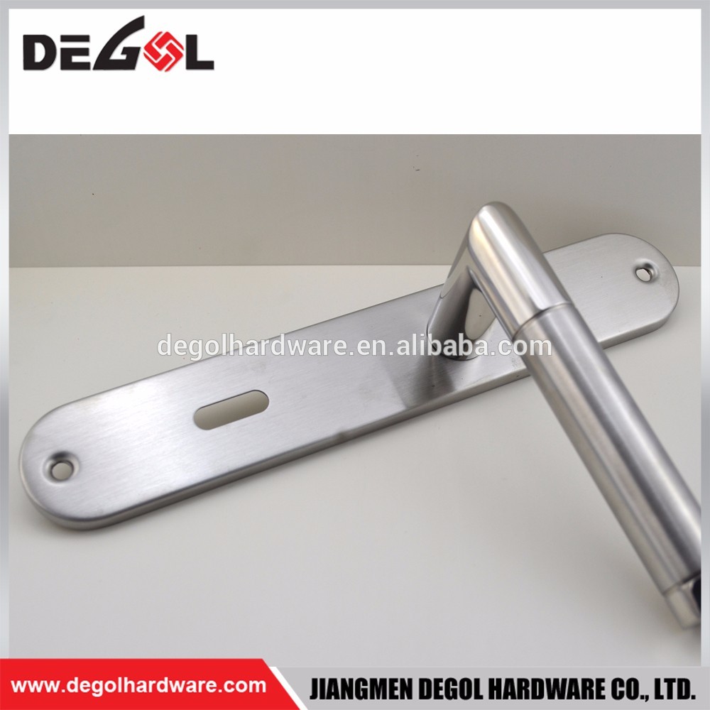 door handle on plate manija de puerta en placa
