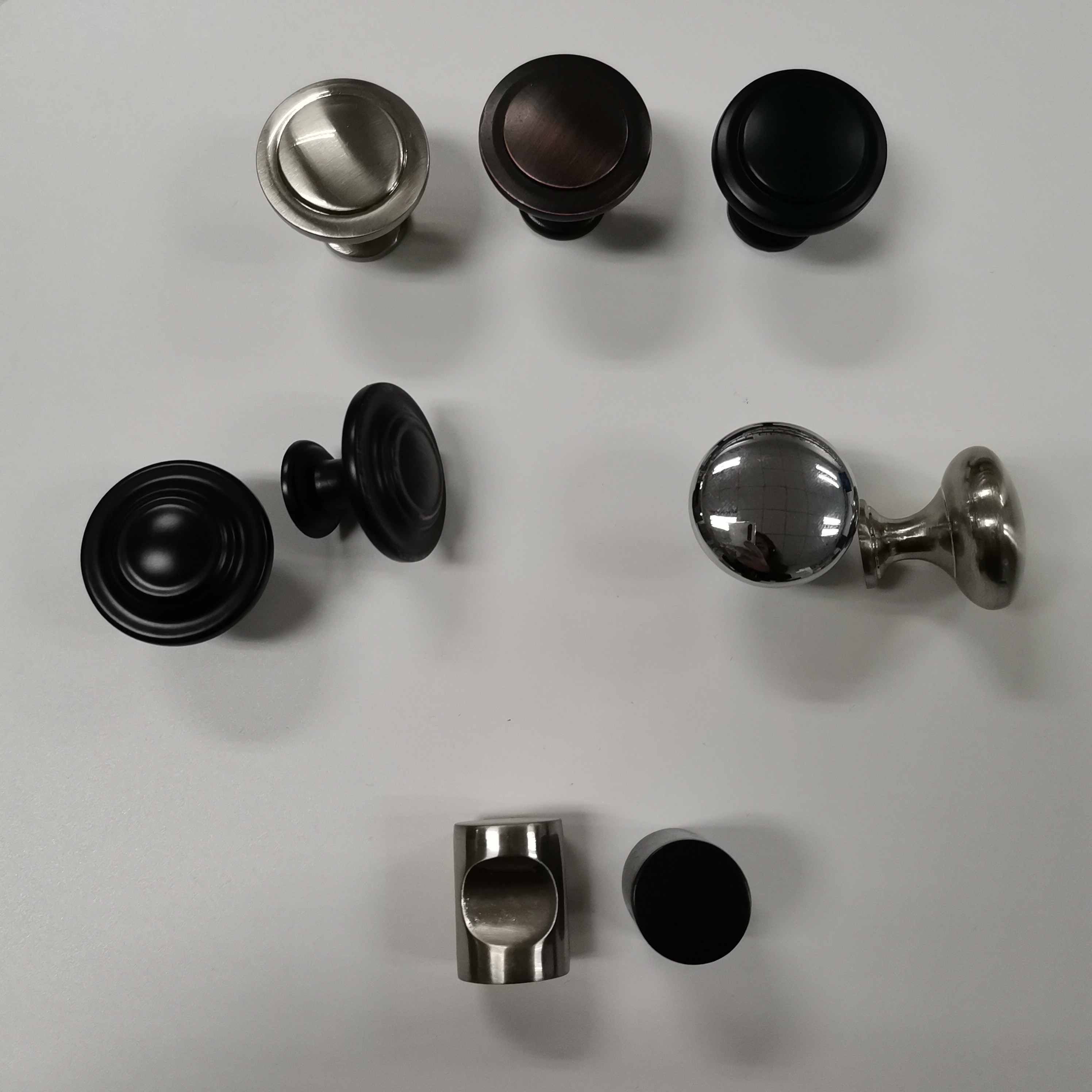 small metal handle pequeño mango de metal